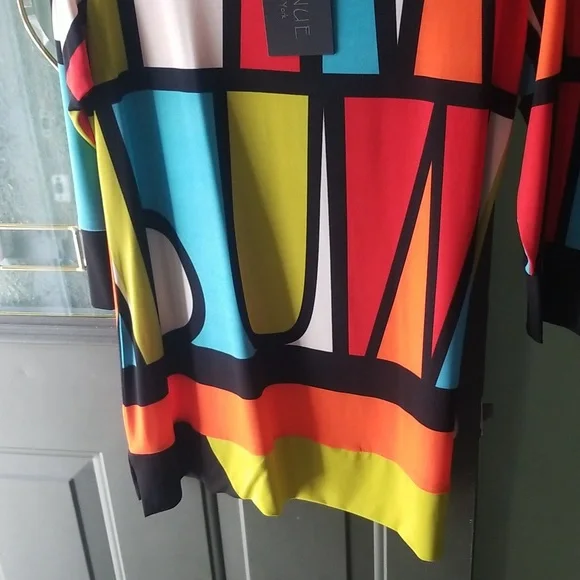 Colorful Geometric Print Tunic - Picture 5 of 9
